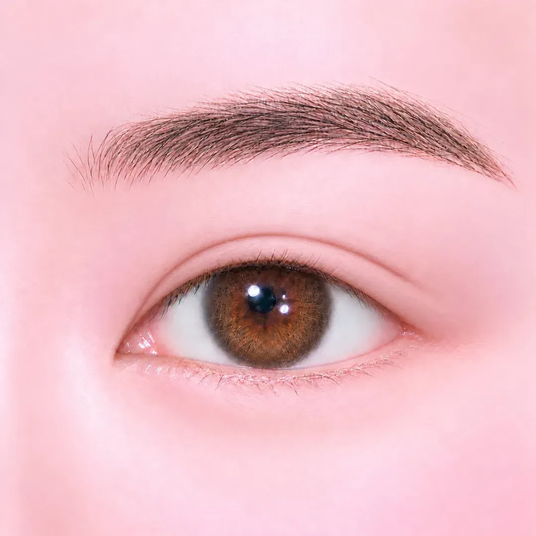 인아웃 라인을 적용한 내려간 눈매 예시 이미지
