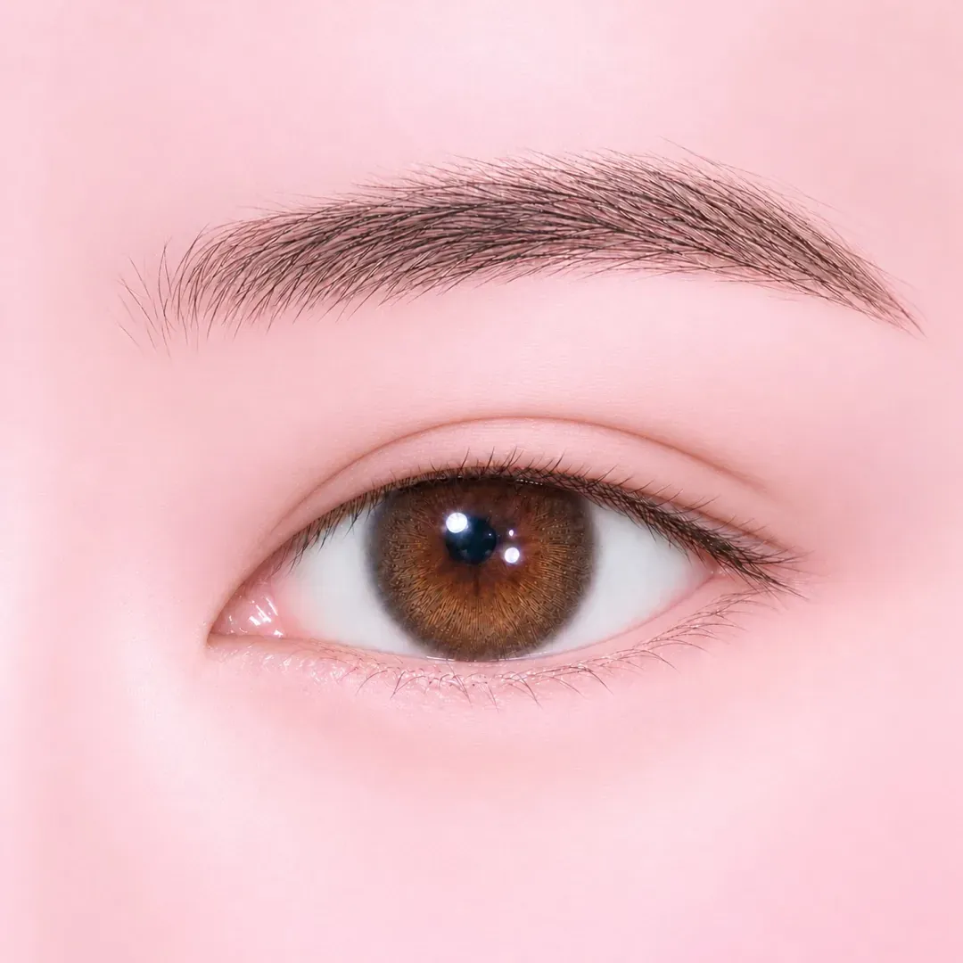인아웃 라인을 적용한 올라간 눈매 예시 이미지